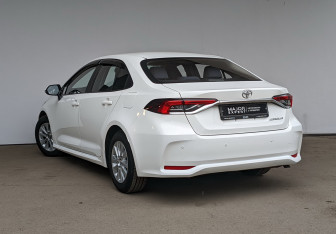 Подержанный автомобиль Toyota Corolla Sedan 2022 года (17 фото)