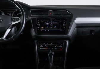 Подержанный автомобиль Volkswagen Tiguan 2021 года (13 фото)
