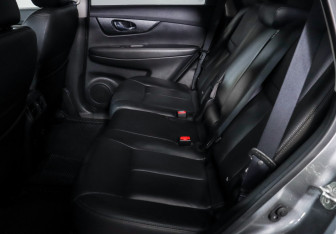 Подержанный автомобиль Nissan X-Trail 2018 года (10 фото)