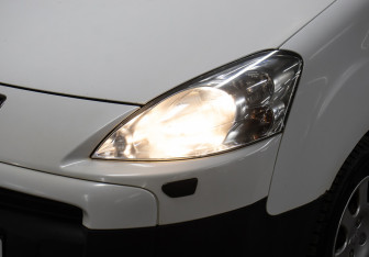 Подержанный автомобиль Peugeot Partner 2010 года (18 фото)