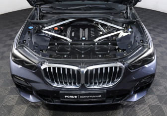 Подержанный автомобиль BMW X5 2019 года (9 фото)