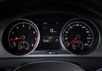 Подержанный автомобиль Volkswagen Golf Hatchback 2015 года (15 фото)