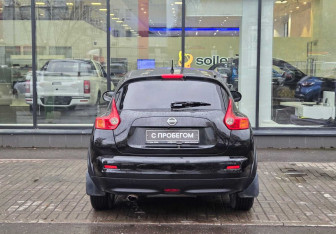 Подержанный автомобиль Nissan Juke 2012 года (7 фото)
