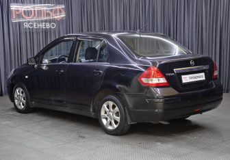 Подержанный автомобиль Nissan Tiida Sedan 2010 года (7 фото)