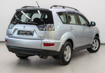 Подержанный автомобиль Mitsubishi Outlander 2011 года (5 фото)