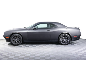 Подержанный автомобиль Dodge Challenger 2019 года (8 фото)