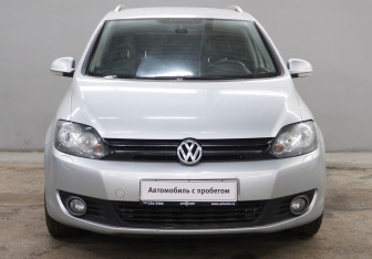 Подержанный автомобиль Volkswagen Golf Plus 2012 года (2 фото)