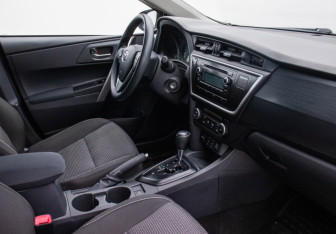 Подержанный автомобиль Toyota Auris Hatchback 2013 года (10 фото)