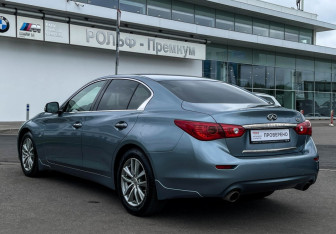 Подержанный автомобиль Infiniti Q50 2017 года (7 фото)