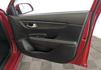 Подержанный автомобиль Kia Rio Sedan 2019 года (24 фото)