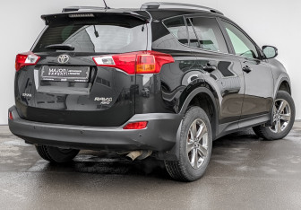 Подержанный автомобиль Toyota RAV4 2015 года (5 фото)
