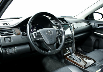 Подержанный автомобиль Toyota Camry Sedan 2017 года (10 фото)
