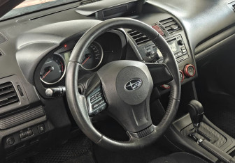 Подержанный автомобиль Subaru XV 2012 года (12 фото)