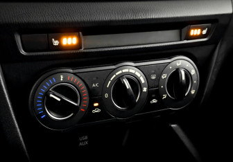 Подержанный автомобиль Mazda 3 Sedan 2014 года (25 фото)