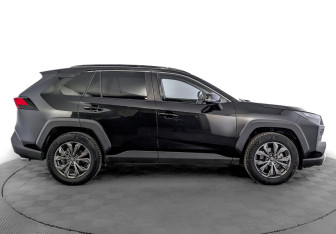 Подержанный автомобиль Toyota RAV4 2024 года (4 фото)