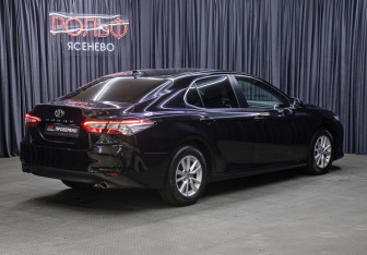 Подержанный автомобиль Toyota Camry Sedan 2018 года (5 фото)