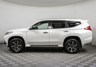 Подержанный автомобиль Mitsubishi Pajero Sport 2016 года (8 фото)