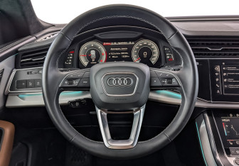 Подержанный автомобиль Audi Q8 2023 года (22 фото)