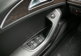 Подержанный автомобиль Audi A6 allroad 2014 года (16 фото)