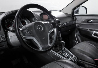 Подержанный автомобиль Opel Antara 2014 года (14 фото)
