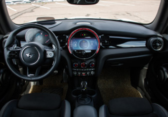 Подержанный автомобиль MINI Hatch 2021 года (11 фото)