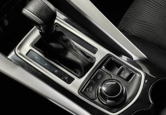 Подержанный автомобиль Mitsubishi Pajero Sport 2018 года (15 фото)