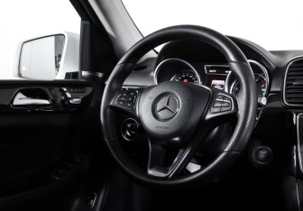 Подержанный автомобиль Mercedes-Benz GLE 2016 года (12 фото)