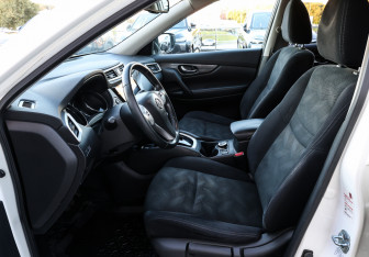 Подержанный автомобиль Nissan X-Trail 2017 года (15 фото)