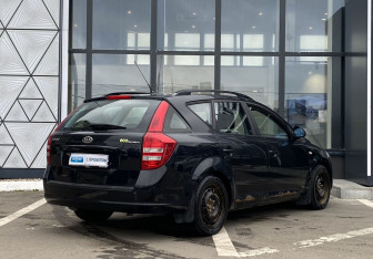 Подержанный автомобиль Kia Ceed Wagon 2008 года (5 фото)