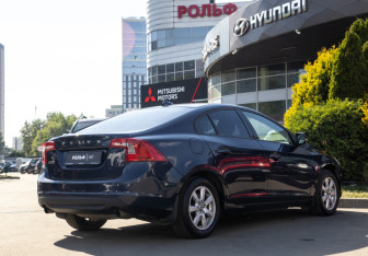 Подержанный автомобиль Volvo S60 2011 года (4 фото)