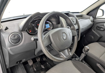 Подержанный автомобиль Renault Duster 2018 года (16 фото)