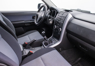 Подержанный автомобиль Suzuki Grand Vitara 2007 года (10 фото)