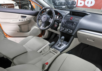 Подержанный автомобиль Subaru XV 2012 года (11 фото)