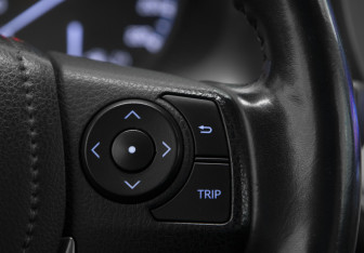 Подержанный автомобиль Toyota RAV4 2016 года (15 фото)