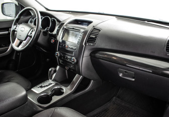 Подержанный автомобиль Kia Sorento 2012 года (9 фото)