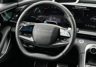 Подержанный автомобиль Exeed RX 2023 года (14 фото)