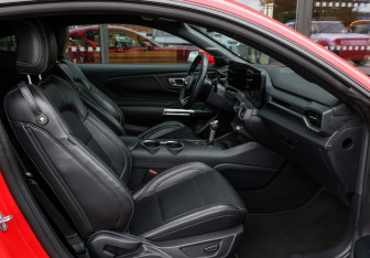 Подержанный автомобиль Ford Mustang Coupe 2024 года (12 фото)