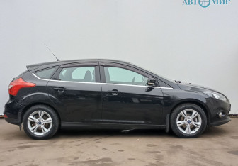 Подержанный автомобиль Ford Focus Hatchback 2013 года (4 фото)