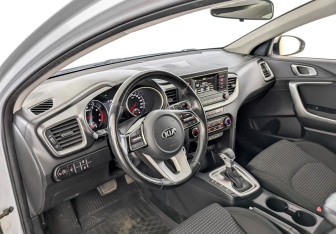 Подержанный автомобиль Kia Ceed Hatchback 2020 года (16 фото)
