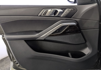 Подержанный автомобиль BMW X6 2023 года (19 фото)