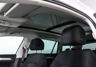 Подержанный автомобиль Volkswagen Passat Wagon 2019 года (15 фото)