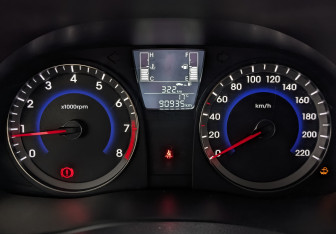 Подержанный автомобиль Hyundai Solaris Hatchback 2015 года (16 фото)