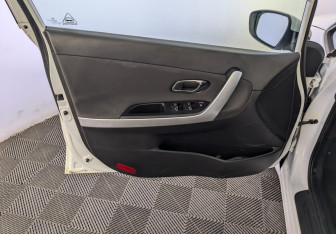 Подержанный автомобиль Kia Ceed Hatchback 2016 года (19 фото)