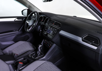 Подержанный автомобиль Volkswagen Tiguan 2021 года (11 фото)