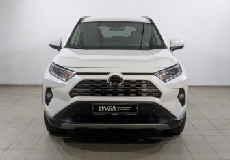 Подержанный автомобиль Toyota RAV4 2022 года (8 фото)