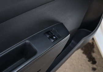 Подержанный автомобиль Chevrolet Spark 2012 года (13 фото)