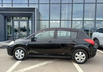 Подержанный автомобиль Nissan Tiida Hatchback 2007 года (8 фото)