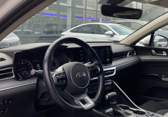 Подержанный автомобиль Kia K5 2020 года (22 фото)