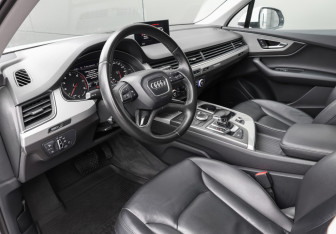 Подержанный автомобиль Audi Q7 2016 года (16 фото)