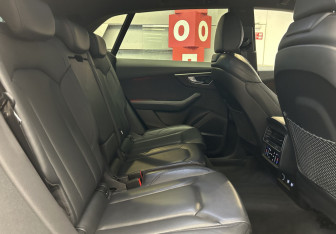 Подержанный автомобиль Audi Q8 2019 года (6 фото)